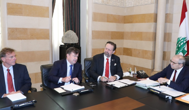 صورة توضيحية للمقال: اقتصاد الكاش: أوكسجين الرأسمالية اللبنانية