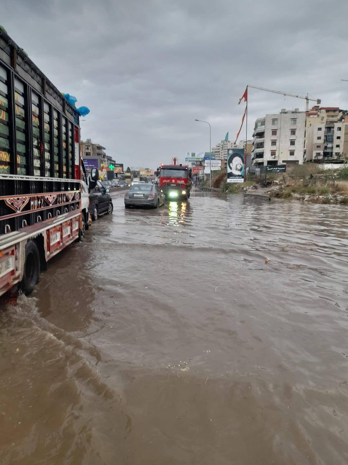 صورة توضيحية للمقال: الدولة تغرق شعبها: فيضان الطرقات كخيار سياسي