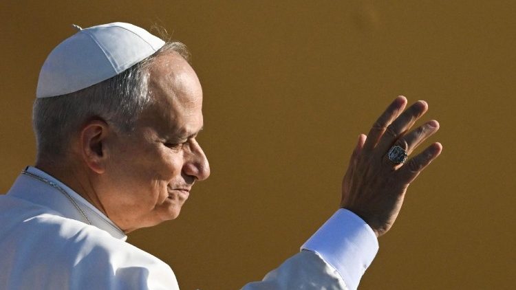 صورة توضيحية للمقال: من دير الأحمر الى القاع ترحيب بالبابا: الرجاء كبير لكن المشاركة ضعيفة