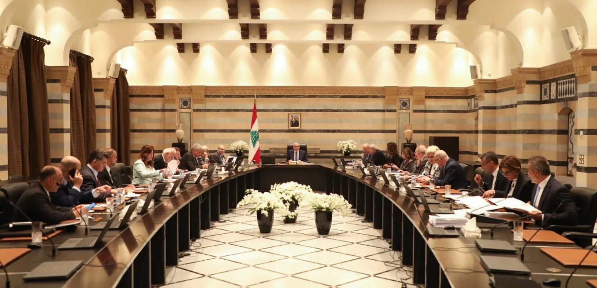 قانون الفجوة في مجلس الوزراء:  المصارف تعترض والمودعون يحتجّون