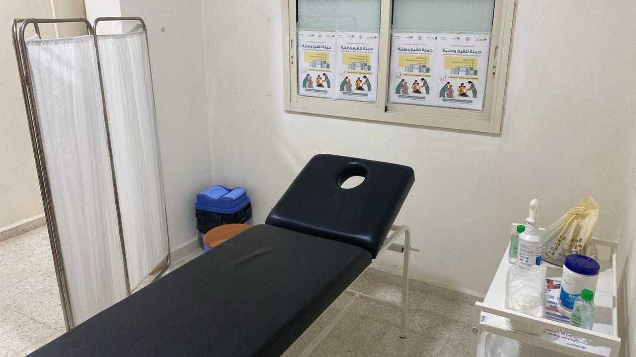 صورة توضيحية للمقال: طبيب القرية: "المختار الأبيض" الذي لم يغادر