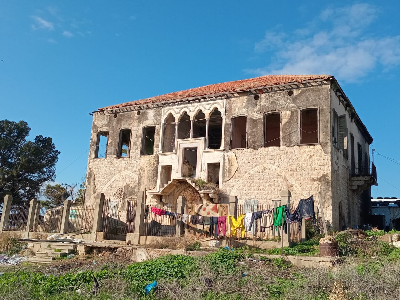 قصر آل الخازن في زغرتا المتوجّع إهمالًا