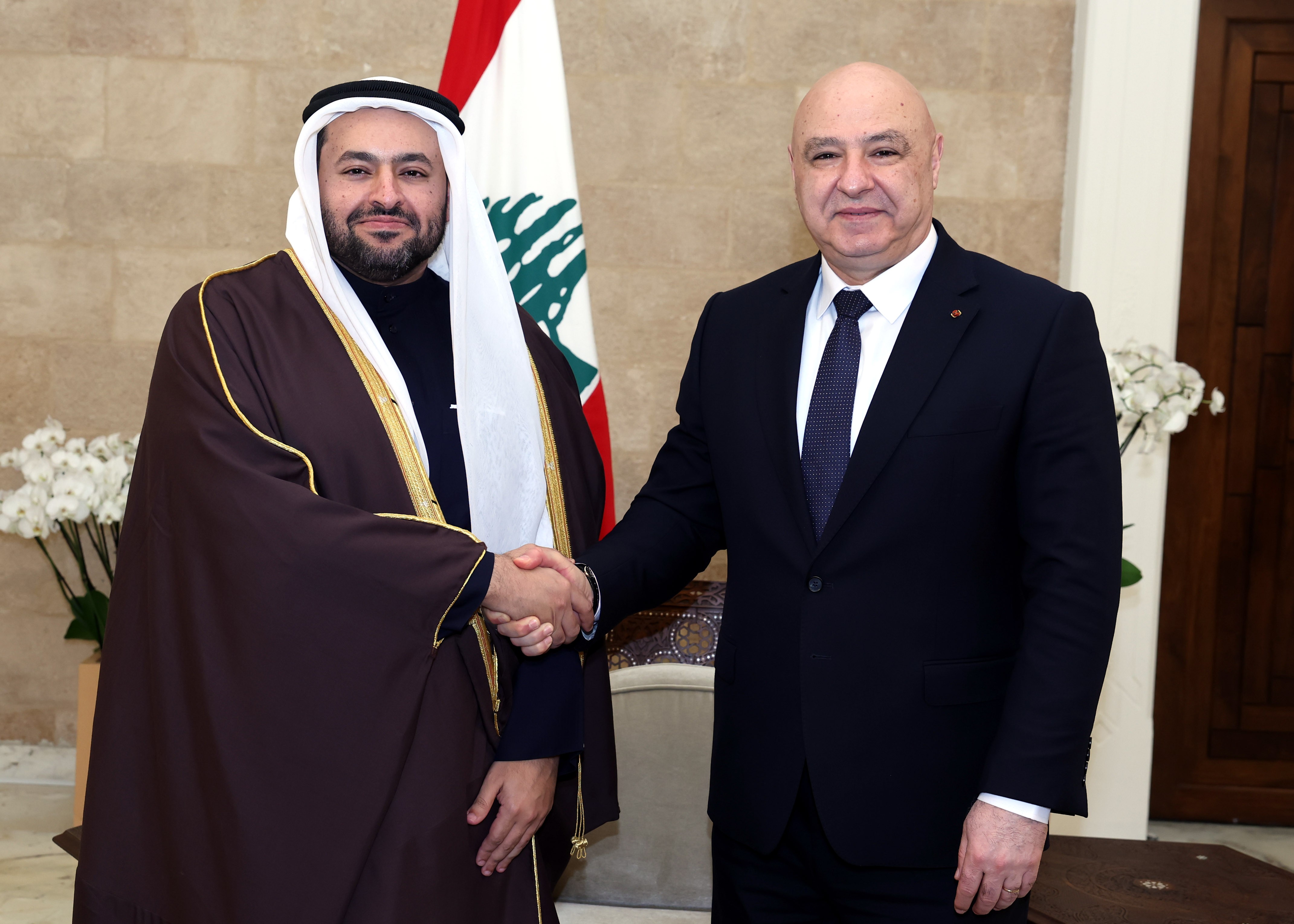 مساعدات قطرية وضربات اسرائيلية قاسم : معنيون بما يجري ضد ايران