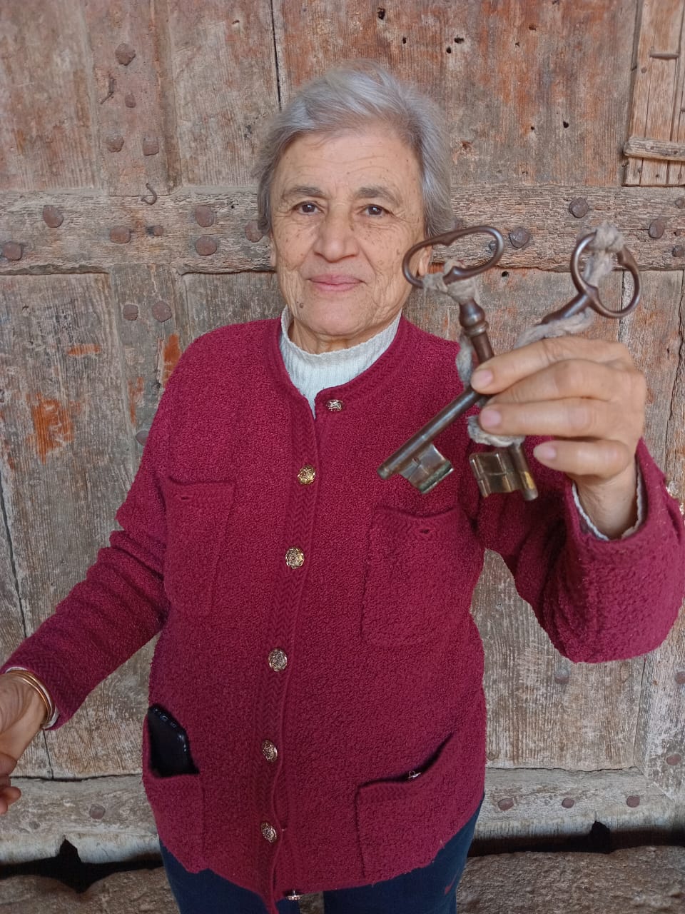 صورة توضيحية للمقال: طاحون رشعين الشغال لليوم بمائه  و" سعاده "